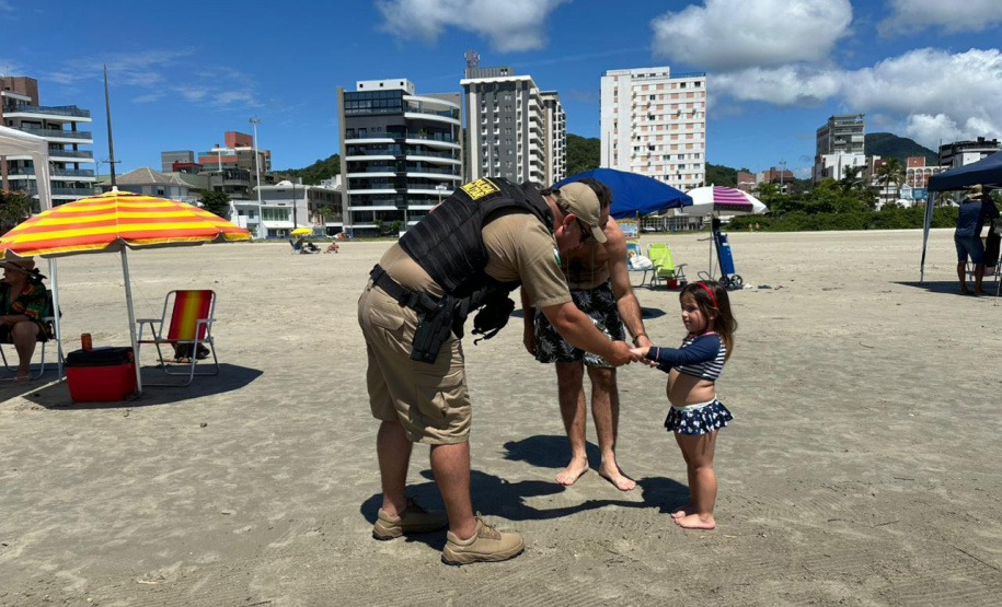 Veículos de patrulhamento na areia reforçam ação da PMPR no Verão Maior Paraná