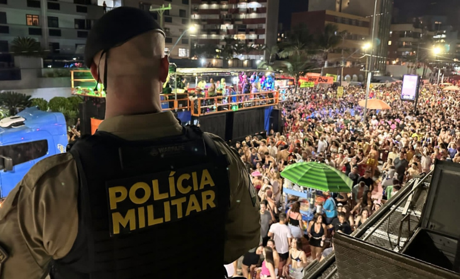 Carnaval no litoral do Paraná reuniu quase 500 mil pessoas no fim de semana