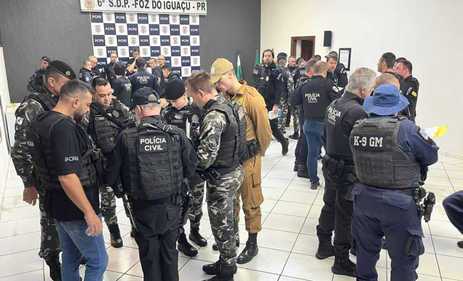 Forças de segurança prendem quatro pessoas em ação contra grupo de furtos de veículos