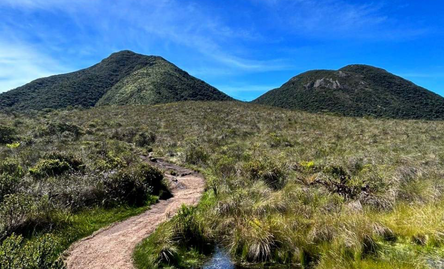 Bombeiros orientam sobre cuidados em trilhas e cachoeiras durante o Carnaval