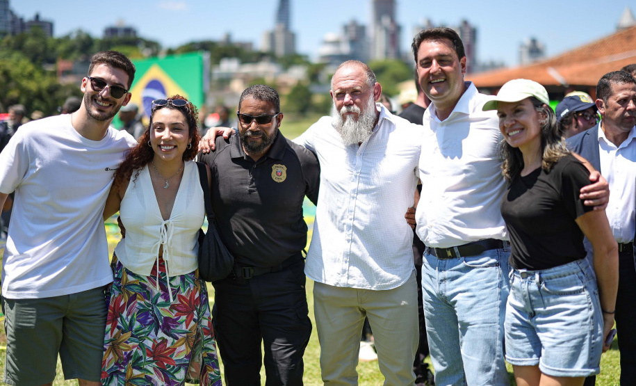 Ratinho Junior entrega 243 drones para monitoramento aéreo das forças de segurança do Paraná