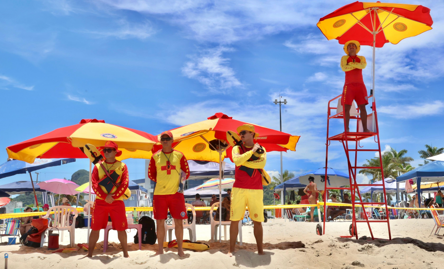 Corpo de Bombeiros mantém postos de guarda-vidas ativos no Litoral até maio