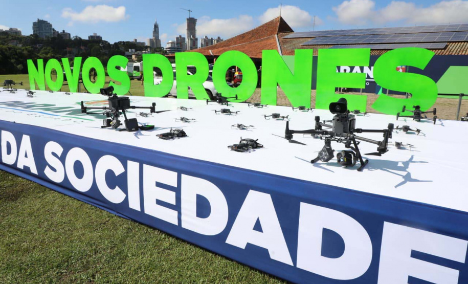Ratinho Junior entrega 243 drones para monitoramento aéreo das forças de segurança do Paraná