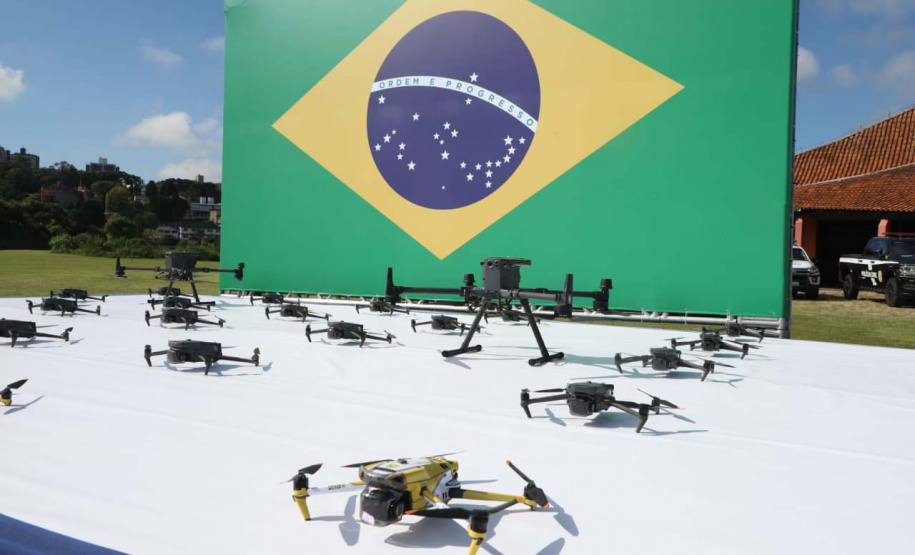 Ratinho Junior entrega 243 drones para monitoramento aéreo das forças de segurança do Paraná