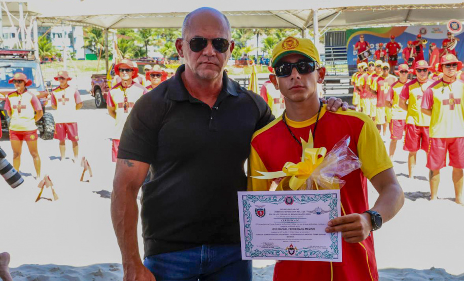 Bombeiros formam 93 novos guarda-vidas militares e civis para reforçar segurança aquática