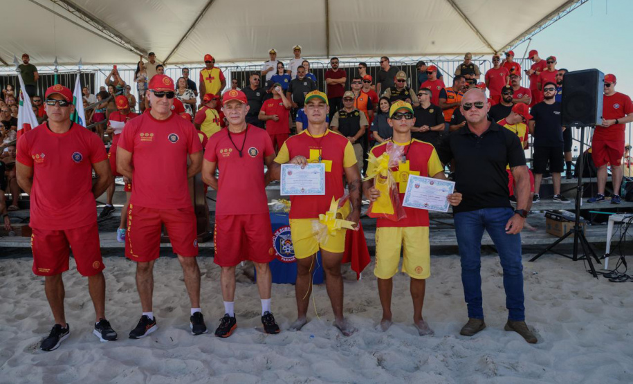 Bombeiros formam 93 novos guarda-vidas militares e civis para reforçar segurança aquática