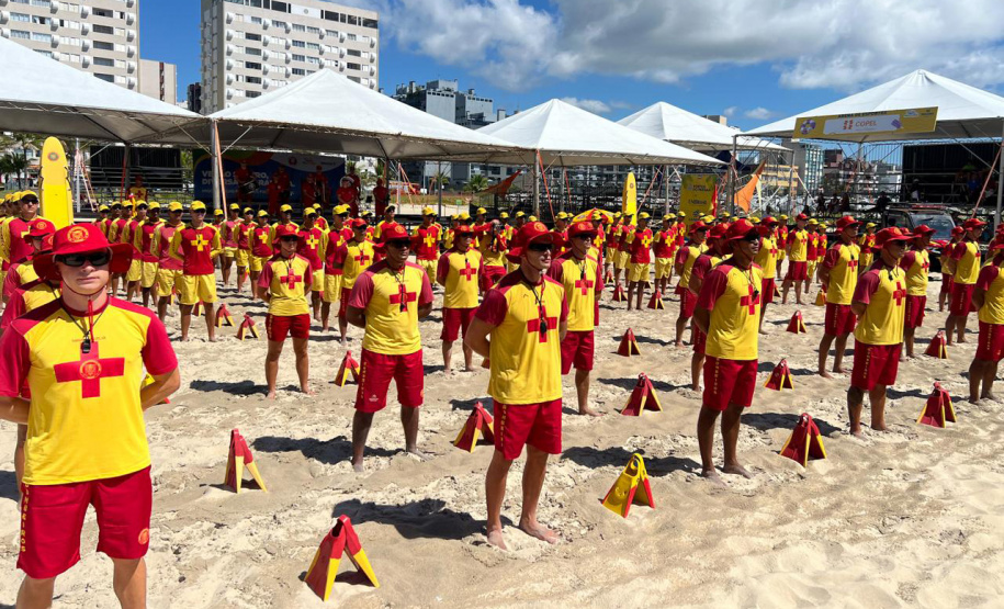 Bombeiros formam 93 novos guarda-vidas militares e civis para reforçar segurança aquática