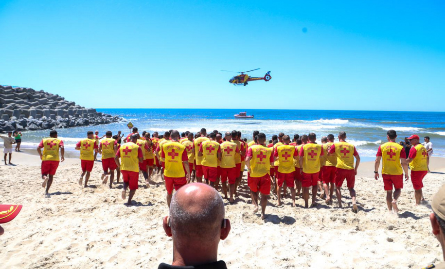 Bombeiros formam 93 novos guarda-vidas militares e civis para reforçar segurança aquática