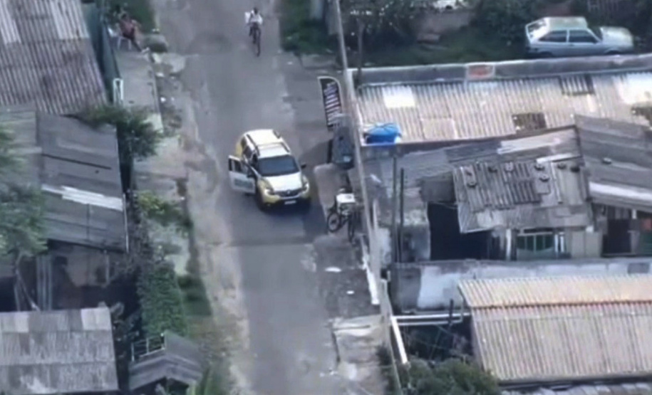 Operação da PMPR com drones e cães resulta na apreensão de drogas e 3 prisões em Matinhos