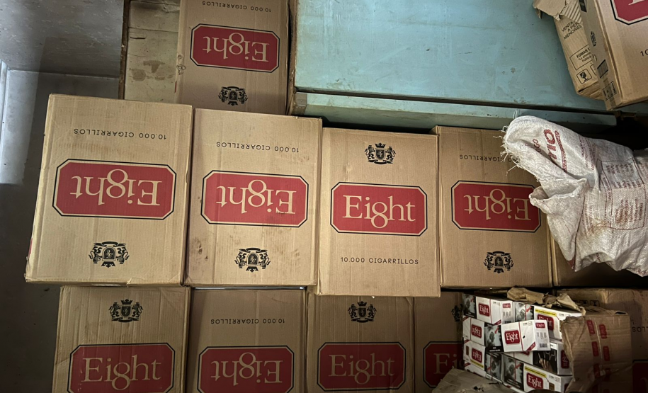 PCPR e PMPR apreendem quase 900 quilos de maconha e arsenal em depósito rural no Oeste do Paraná