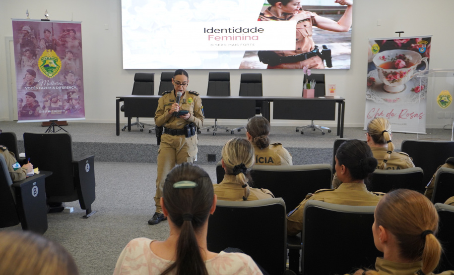 PMPR promove encontro “Chá de Rosas” e debate identidade feminina entre policiais militares