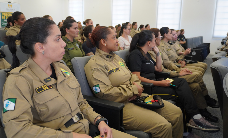 PMPR promove encontro “Chá de Rosas” e debate identidade feminina entre policiais militares