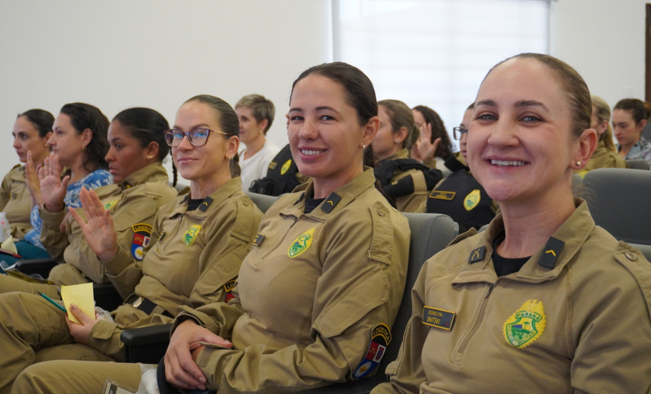 PMPR promove encontro “Chá de Rosas” e debate identidade feminina entre policiais militares
