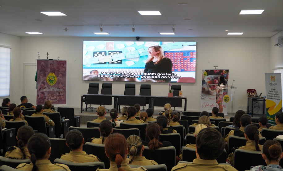 PMPR promove encontro “Chá de Rosas” e debate identidade feminina entre policiais militares