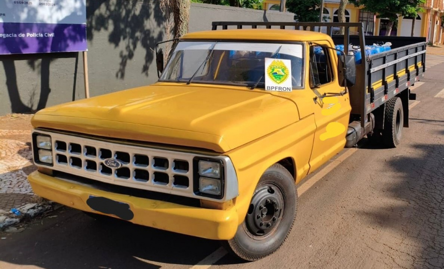 PMPR e PF prendem homem e apreendem quase mil litros de combustível e veículos em Santa Helena