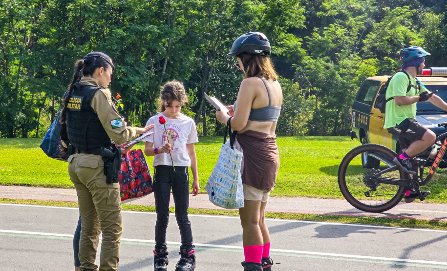 Forças de segurança realizam conscientização de combate à violência contra a mulher