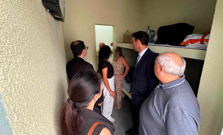 Secretaria da Segurança Pública divulga novas imagens da cela de Filipe Martins em Ponta Grossa