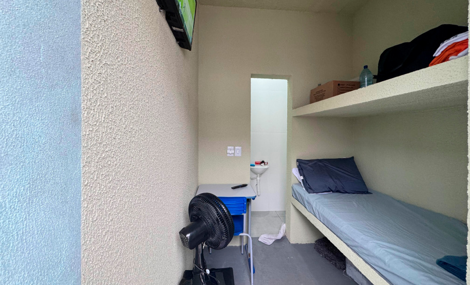 Secretaria da Segurança Pública divulga novas imagens da cela de Filipe Martins em Ponta Grossa