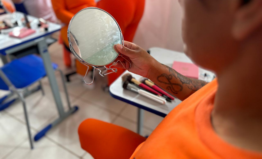 Estado leva capacitação em beleza e empreendedorismo a apenadas em Piraquara