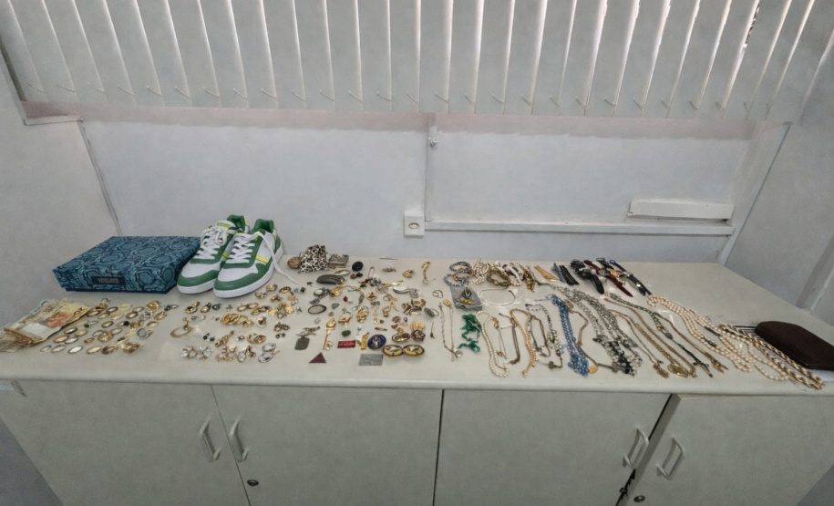 PMPR prende três suspeitos e recupera joias de alto valor após frustrar furto em apartamento no Batel, em Curitiba