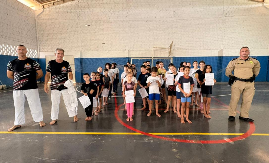 PMPR inicia projeto social de karatê para crianças e adolescentes em Dois Vizinhos