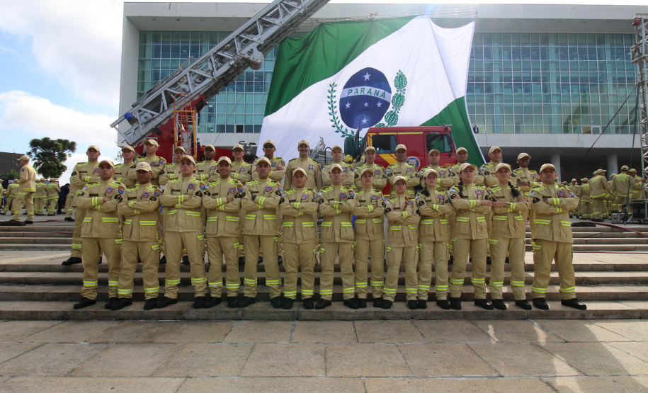 Com posse marcada, Corpo de Bombeiros distribui 851 novos soldados pelo Paraná