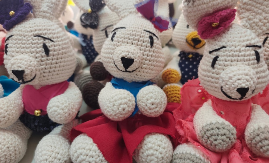 Ação solidária: Polícia Penal leva alegria à Páscoa de crianças em CMEI de Foz do Iguaçu