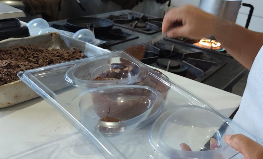 Ação solidária: Polícia Penal leva alegria à Páscoa de crianças em CMEI de Foz do Iguaçu