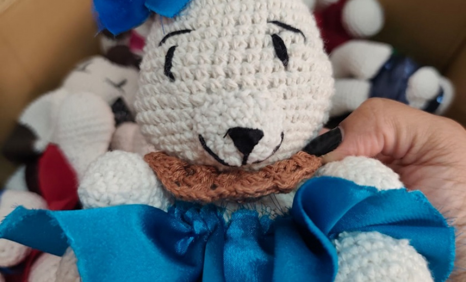 Ação solidária: Polícia Penal leva alegria à Páscoa de crianças em CMEI de Foz do Iguaçu