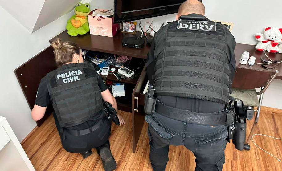 PCPR prende 4 pessoas e apreende peças e celulares em operação contra desmanche ilegal de veículos