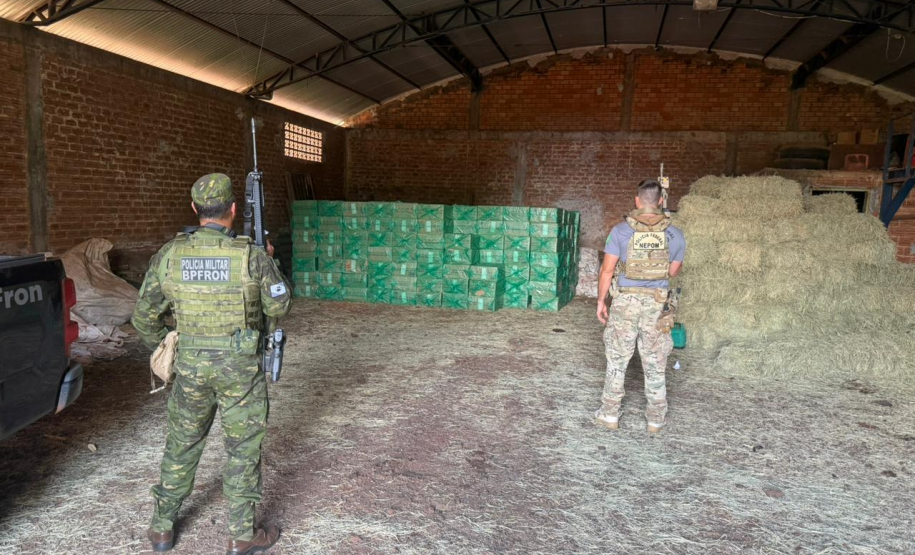 PMPR e PF prendem sete homens e apreendem 20 mil pacotes de cigarros contrabandeados no Noroeste