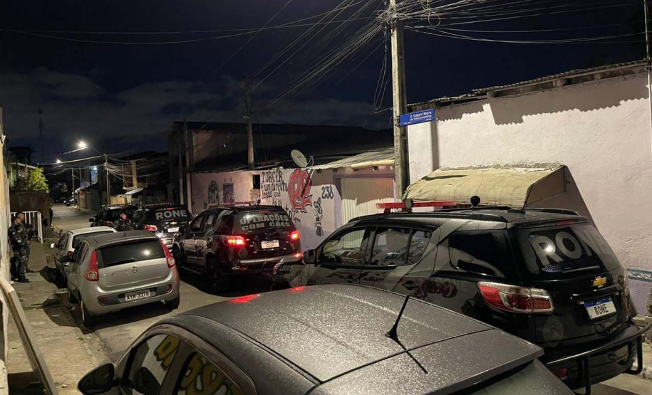 Forças de segurança do Paraná cumprem 41 mandados contra traficantes do Parolin, em Curitiba