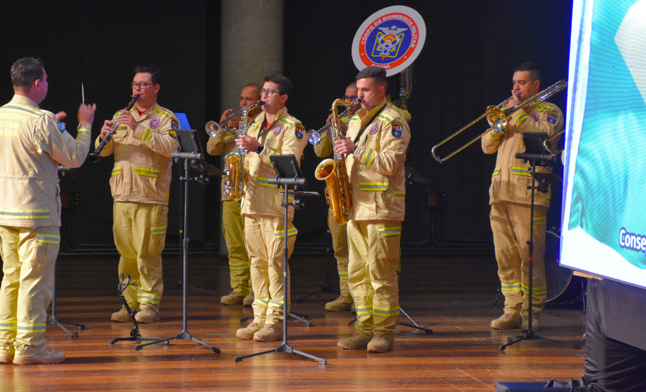 Corpo de Bombeiros inicia formação da maior turma de soldados da história