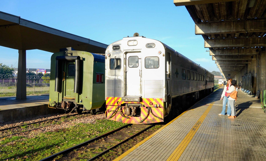 Bombeiros realizam simulado de descarrilamento de trem com múltiplas vítimas na Serra do Mar