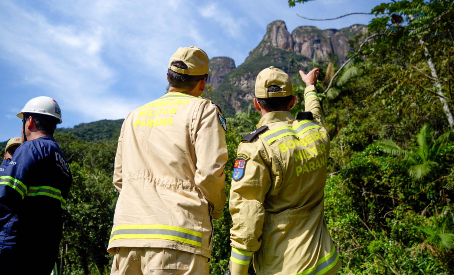 Bombeiros realizam simulado de descarrilamento de trem com múltiplas vítimas na Serra do Mar