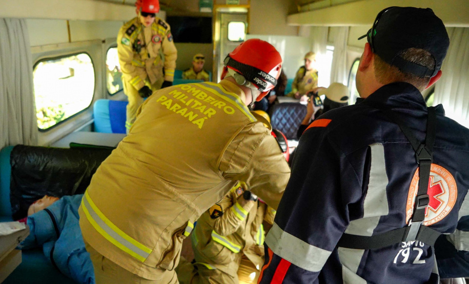 Bombeiros realizam simulado de descarrilamento de trem com múltiplas vítimas na Serra do Mar