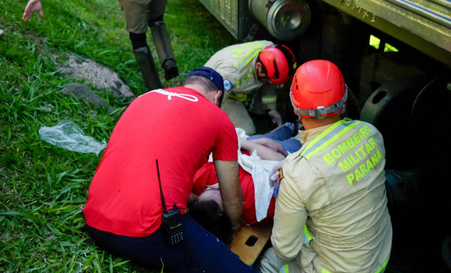 Bombeiros realizam simulado de descarrilamento de trem com múltiplas vítimas na Serra do Mar