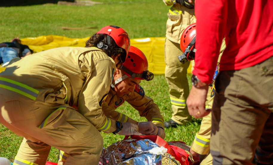 Bombeiros realizam simulado de descarrilamento de trem com múltiplas vítimas na Serra do Mar