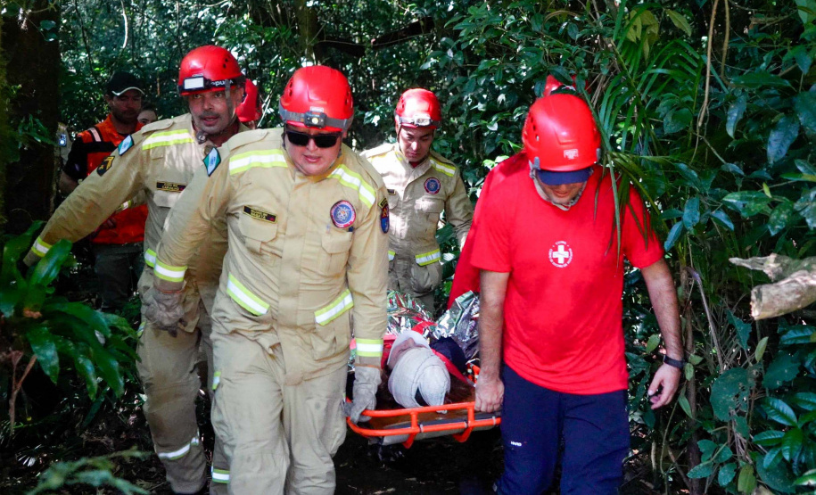 Bombeiros realizam simulado de descarrilamento de trem com múltiplas vítimas na Serra do Mar