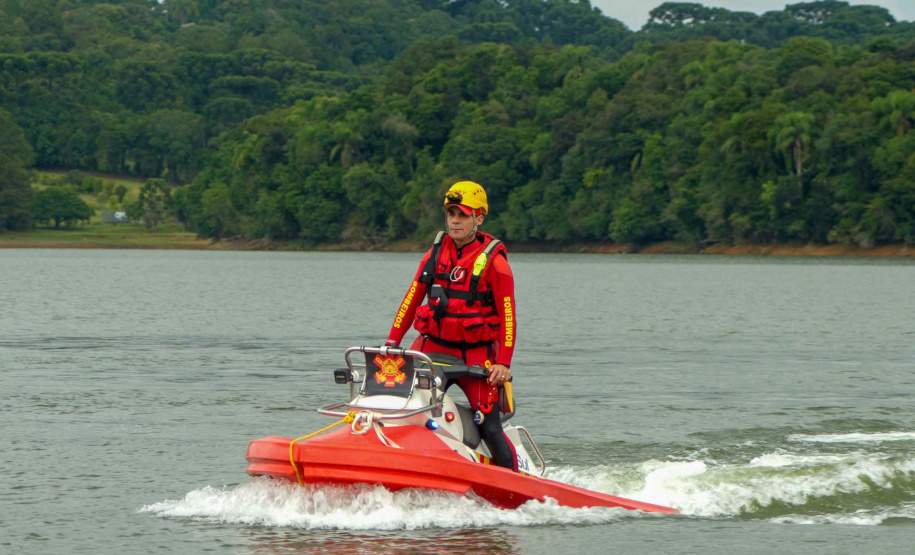 Inéditas no Brasil: Bombeiros passam a ter motoaquáticas de resgate em cenários extremos