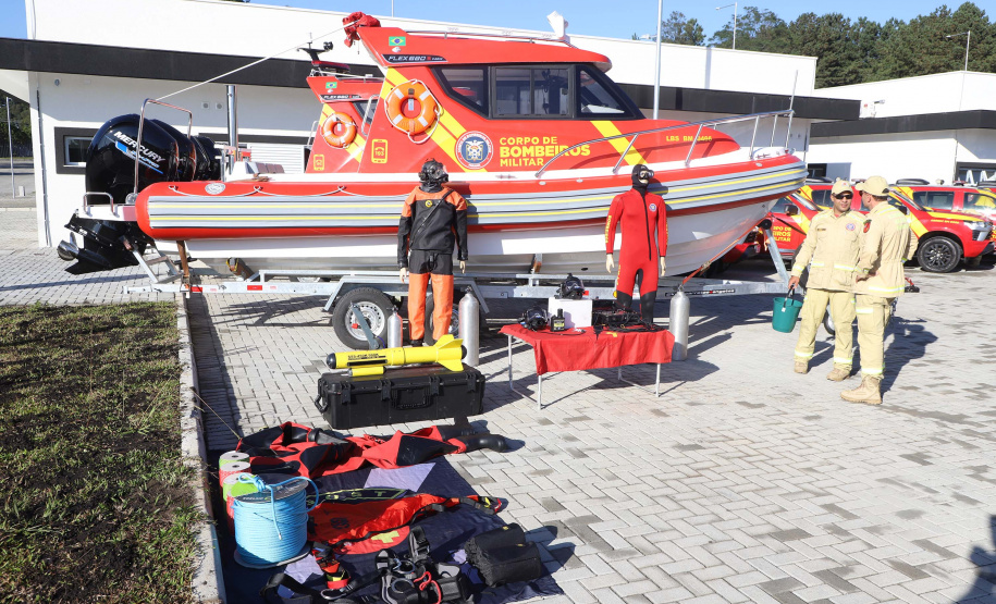 Inéditas no Brasil: Bombeiros passam a ter motoaquáticas de resgate em cenários extremos