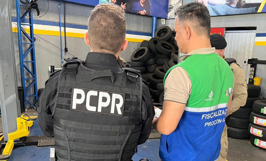PCPR e Procon interditam unidades de empresa de pneus suspeita de práticas abusivas