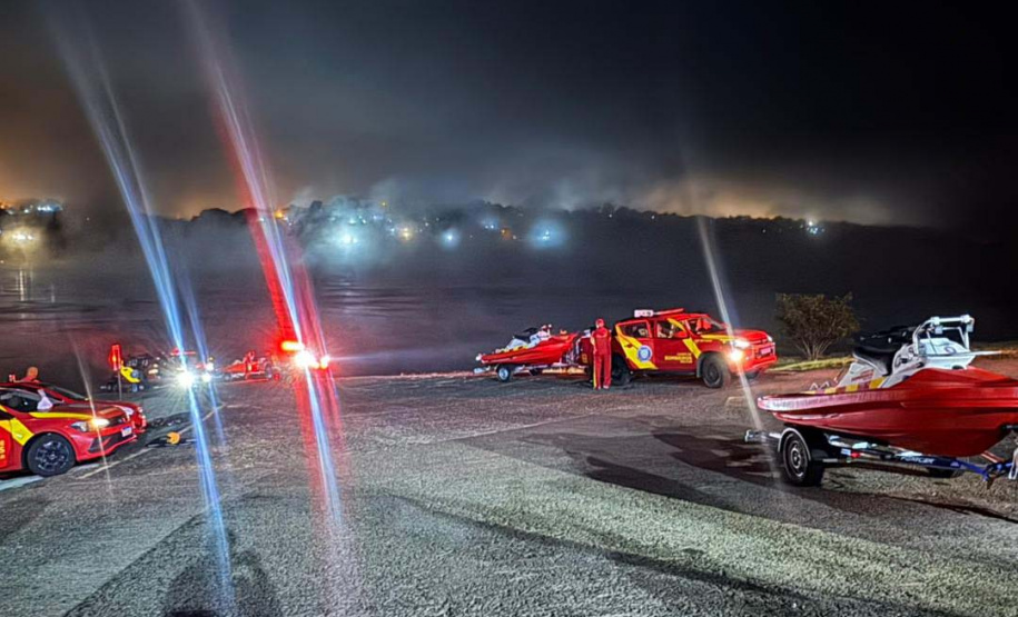 Bombeiros fazem treinamento com motoaquáticas de resgate inéditas no Brasil