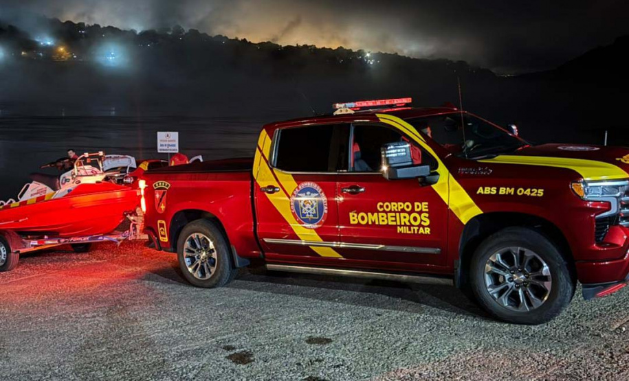 Bombeiros fazem treinamento com motoaquáticas de resgate inéditas no Brasil