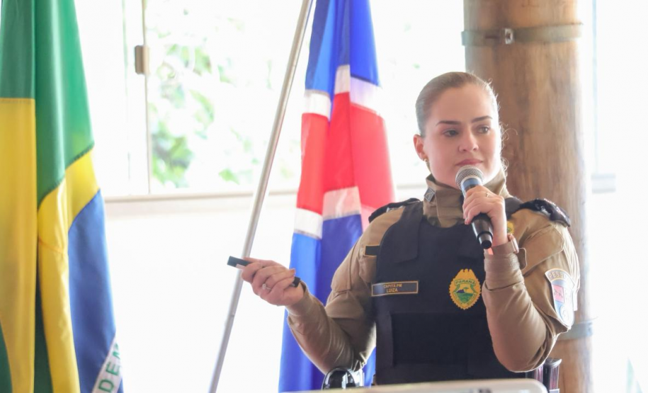 Palestra em Mandaguari fortalece integração entre comunidade e forças de segurança no combate à violência contra a mulher