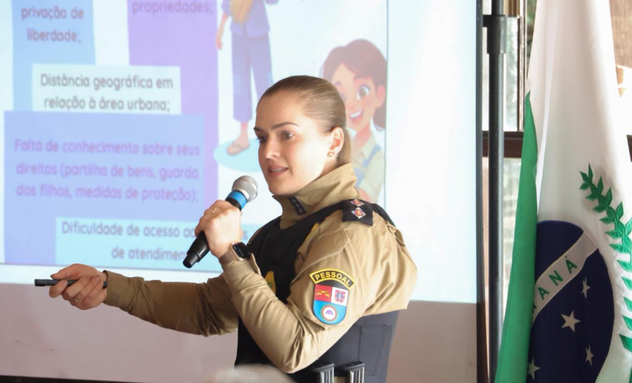 Palestra em Mandaguari fortalece integração entre comunidade e forças de segurança no combate à violência contra a mulher