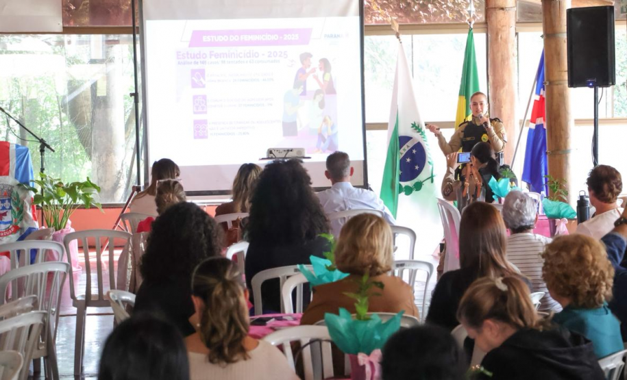 Palestra em Mandaguari fortalece integração entre comunidade e forças de segurança no combate à violência contra a mulher
