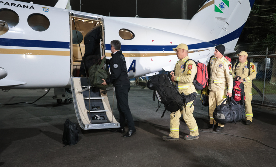 Bombeiros do Paraná embarcam para missão de busca e resgate na Venezuela após terremoto