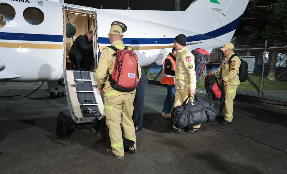 Bombeiros do Paraná embarcam para missão de busca e resgate na Venezuela após terremoto