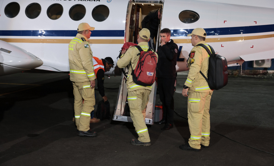Bombeiros do Paraná embarcam para missão de busca e resgate na Venezuela após terremoto